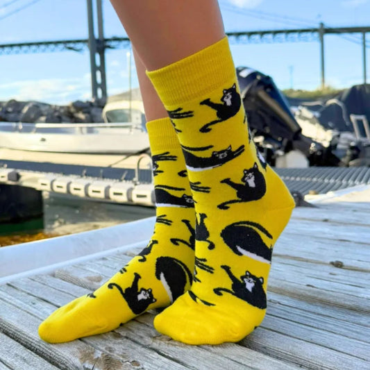 gelbe Socken mit schwarzen Katzen - Furry
