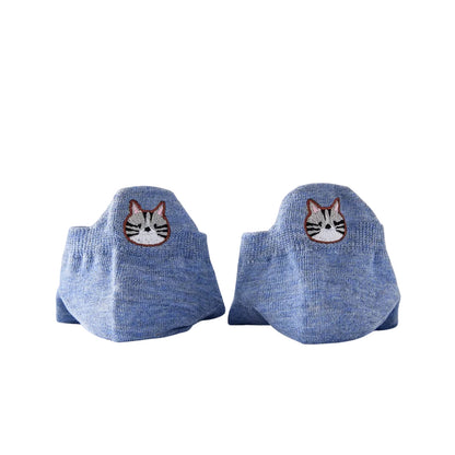 Katzensocken mit getigerter Katze auf der Fersenlasche