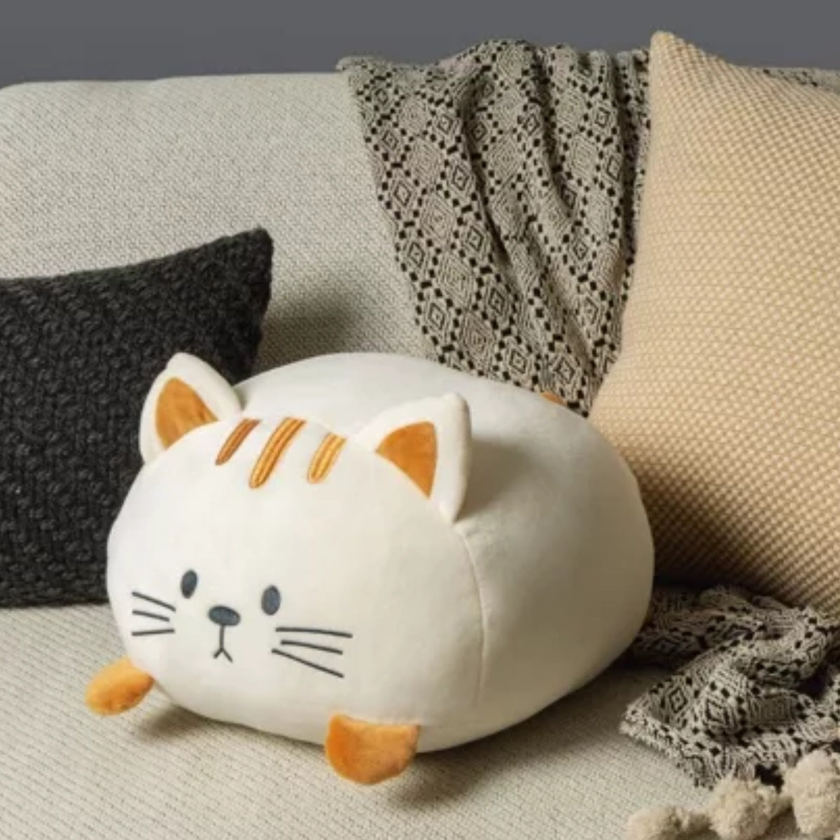 weißes Kissen in Katzenform Katz und Kater