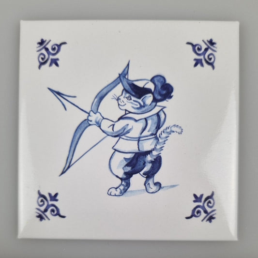 Kühlschrankmagnet Delfter Blau Design - Katze beim Bogenschießen Magnet