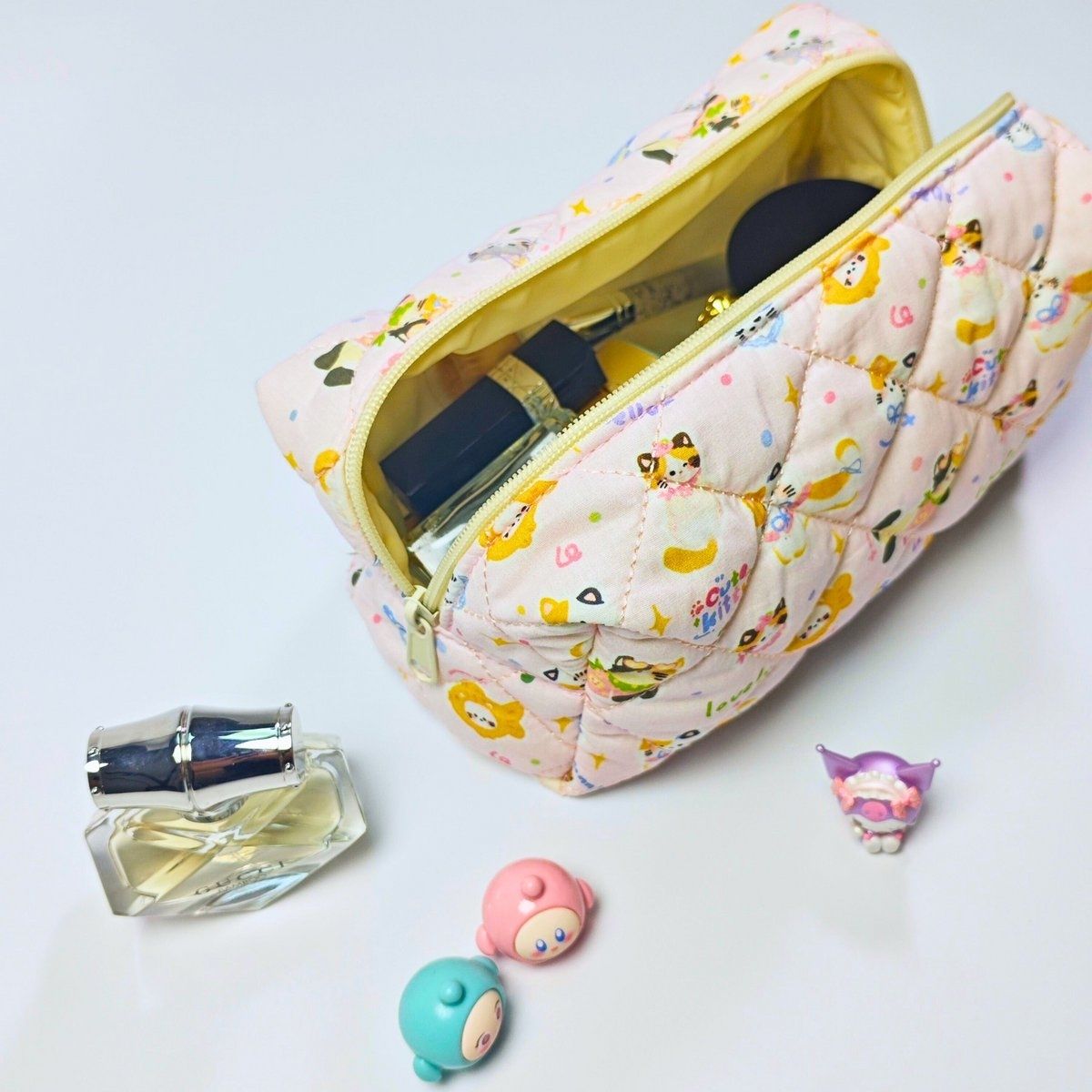 Kulturbeutel mit kleinen Katzen - Kawaii Design Kosmetiktasche