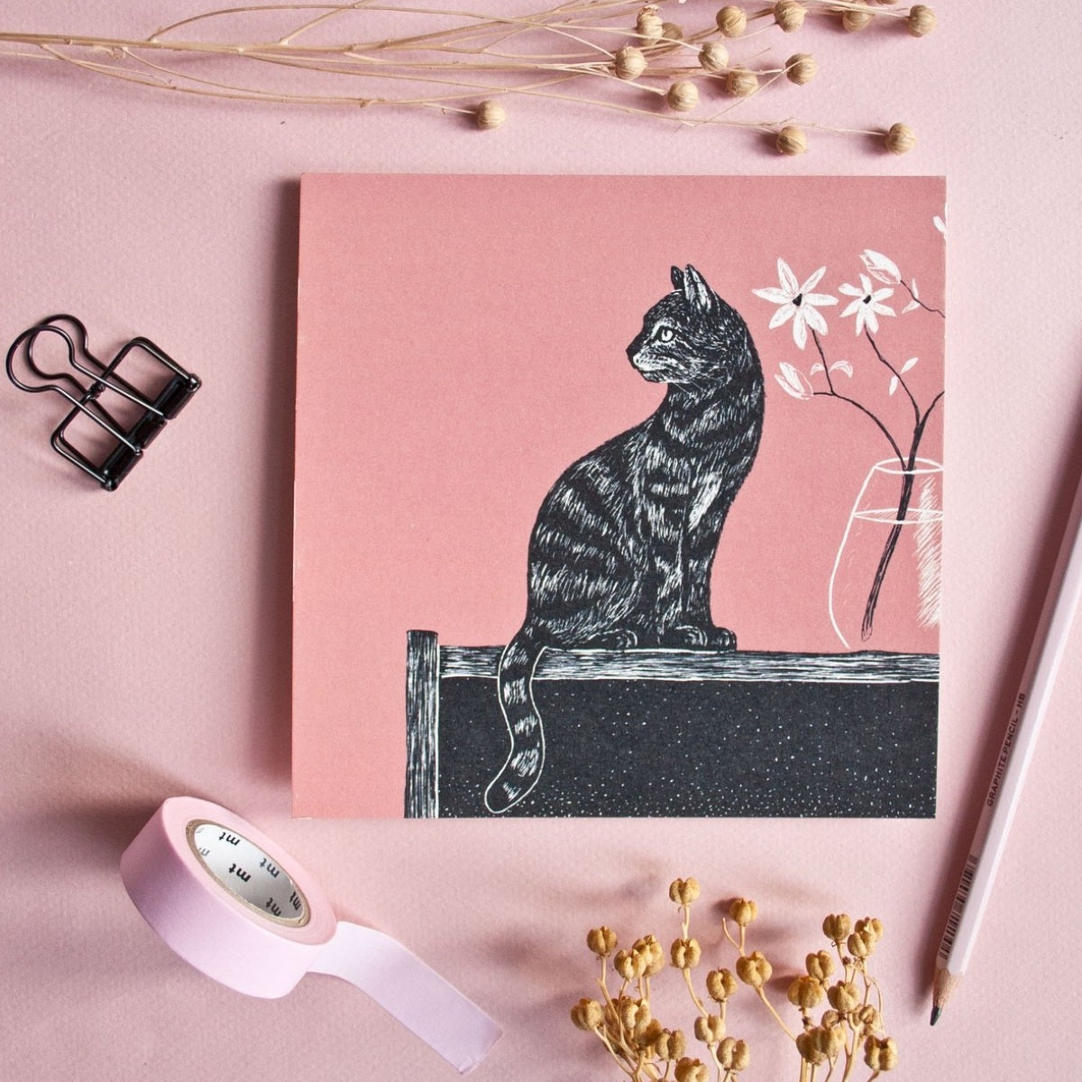 quadratische Postkarte Katze mit Vase Postkarte