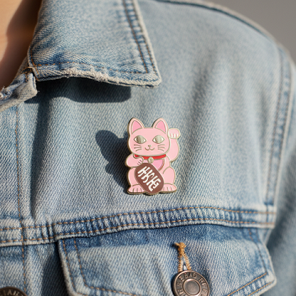 Anstecknadel Maneki Neko – rosa Studio Inktvis