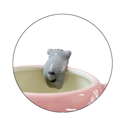rote Tasse mit kleiner Katze Winkee