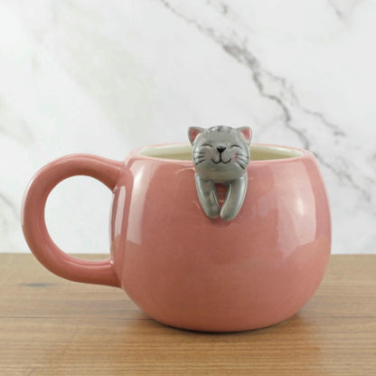 rote Tasse mit kleiner Katze Winkee