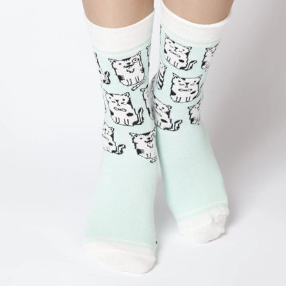 Mintgrüne Damensocken mit Katzenmuster und weißem Bündchen